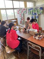 委員がついてお客様に指導