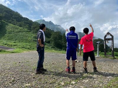 天神平から西黒尾根と山頂を振り返る